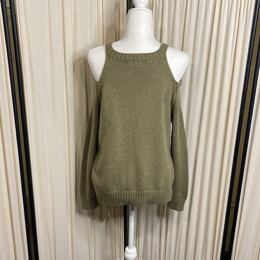 EUC- ELAN- WARM KNITTED GREEN COLD SHOULDER OVERSIZED SWEATER SIZE SMALL - Picture 8 of 13